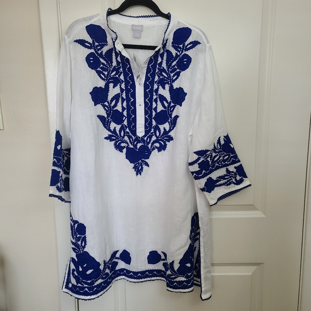 New Chico's White & Blue Appliqued Linen Tunic.